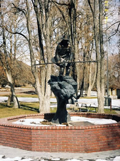 Shoeshoe Thompson statue