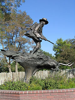 Snowshoe Thompson statue