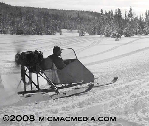 Snow vehicle